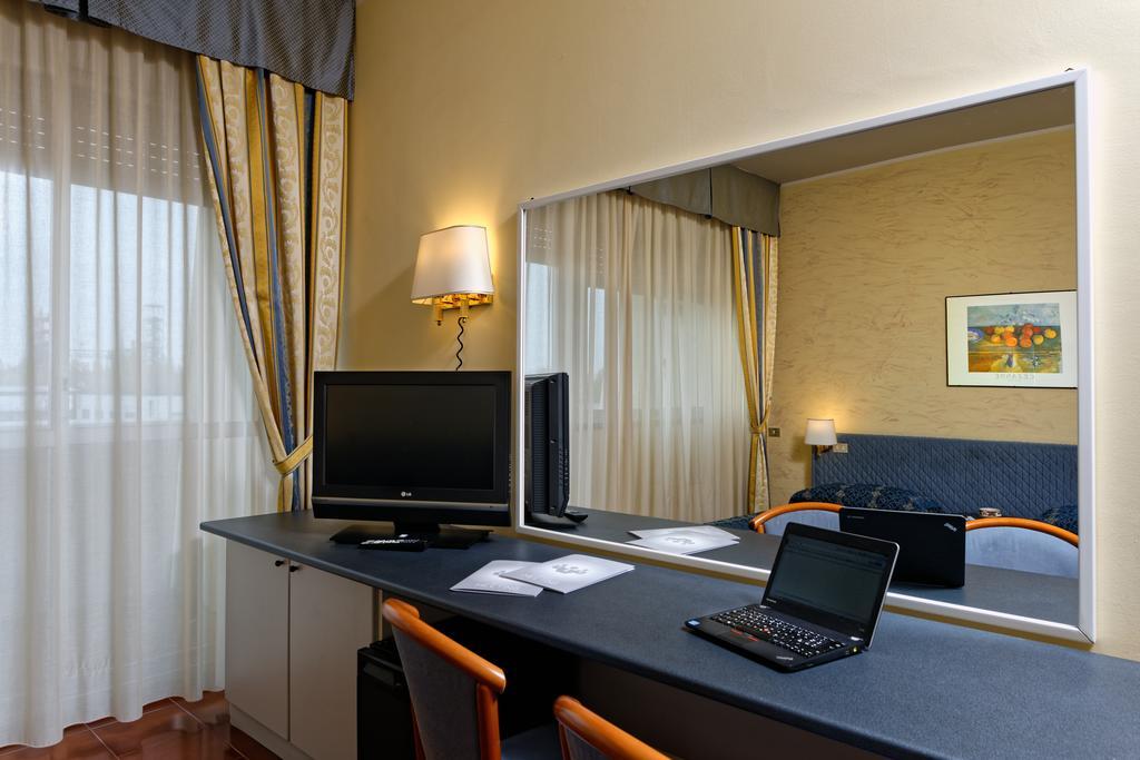 Jr Hotels Gate 7 Bologna Calderara di Reno Luaran gambar