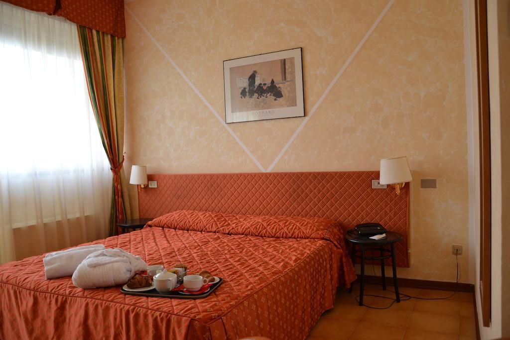 Jr Hotels Gate 7 Bologna Calderara di Reno Luaran gambar